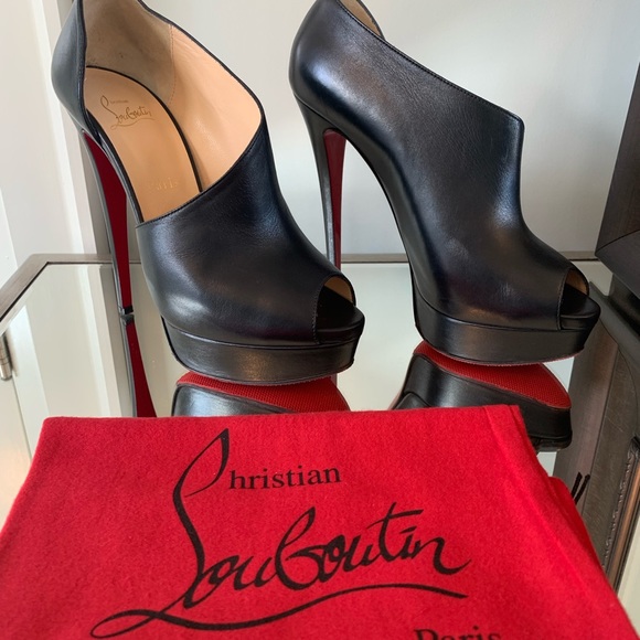 Authentic Christian Louboutain Vertia Asymmetric Black Bootie Size 39.5 - Picture 3 of 10